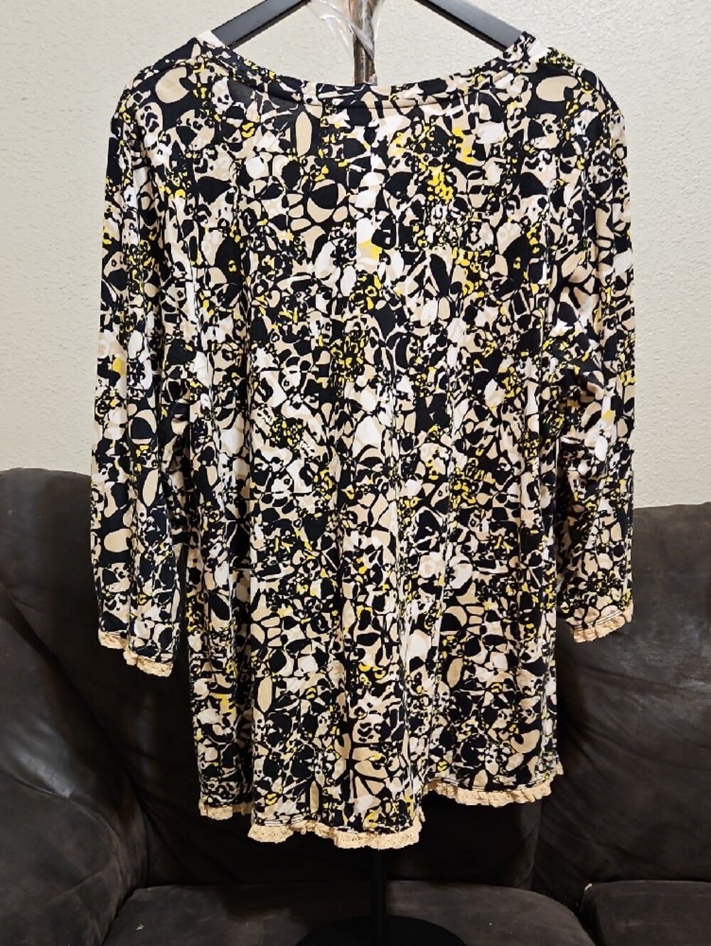 LOGO by Lori Goldstein Black, Cream & Yellow Floral-Print Tunic W/ Pockets - Picture 5 of 7